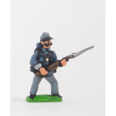 Union or Confederate: Infantry in Kepi & Tunic with Full Pack & Equipment: At the Ready (fixed bayonet)